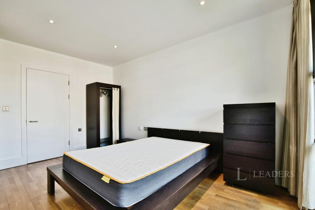 Apartment in Manchester - View 5