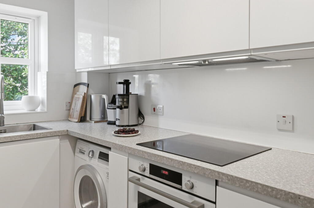 Apartment in London - View 5