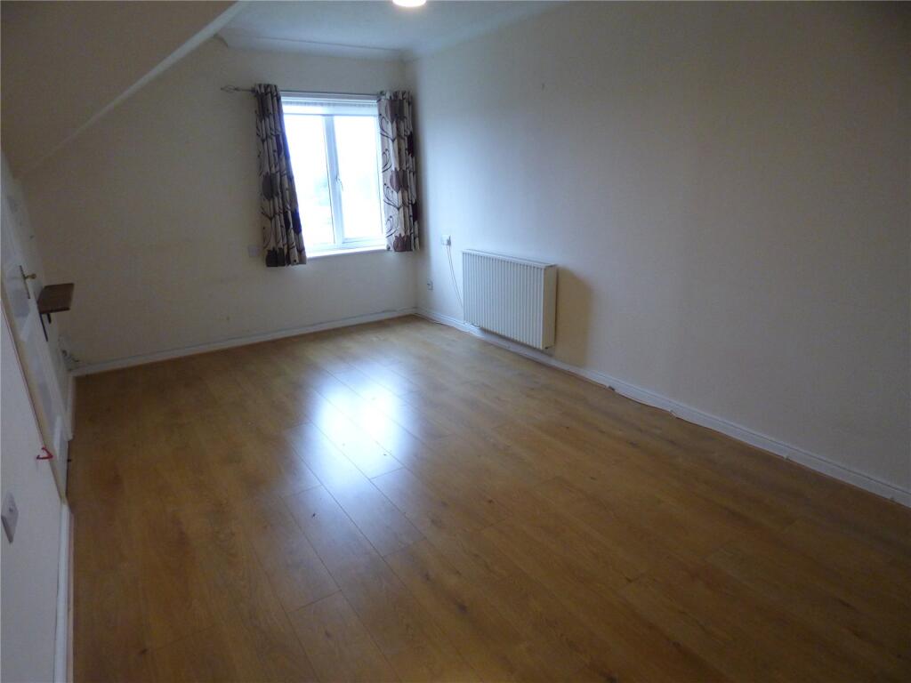 Apartment in Fareham, Locks Heath - View 4