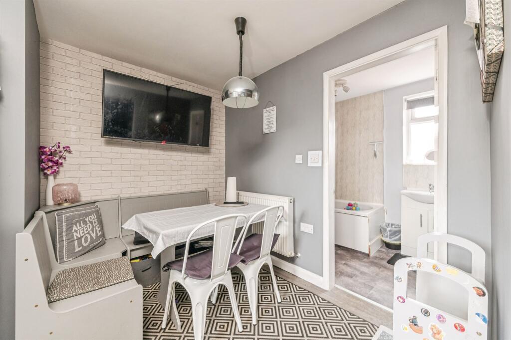 Linden Close, Dewsbury photo 4