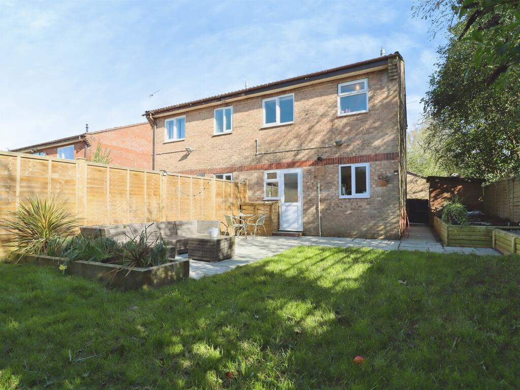 House in Cardiff, Trowbridge - View 2