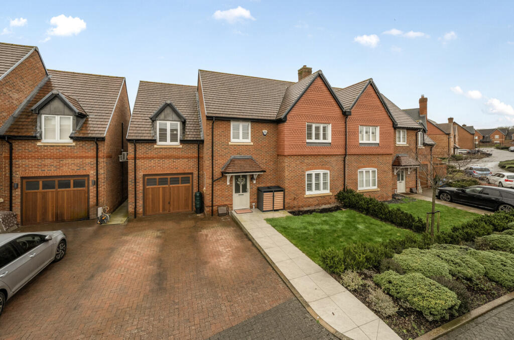 Main image of property: Honeysuckle Copse, Warfield, Bracknell, Berkshire, RG42