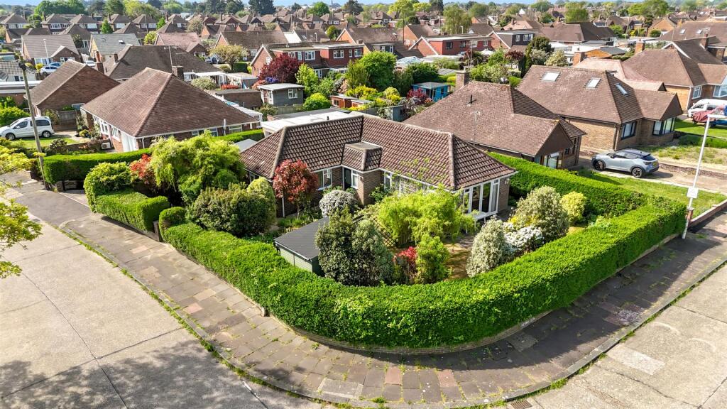 2-bed detached on Windermere Crescent, Goring-By-Sea, £425,000