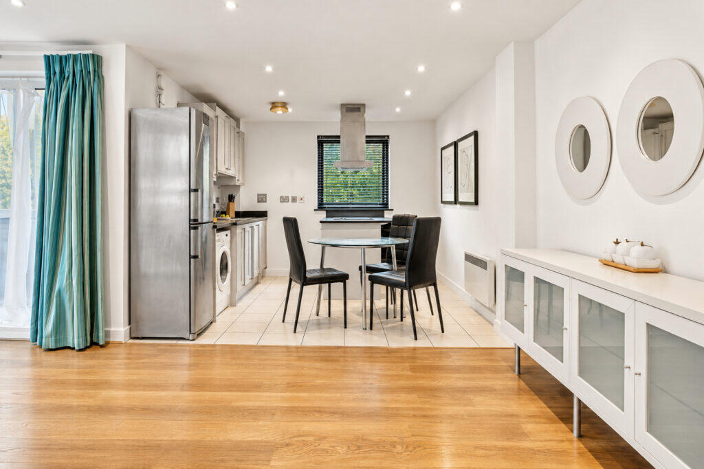Apartment in Guildford - View 5