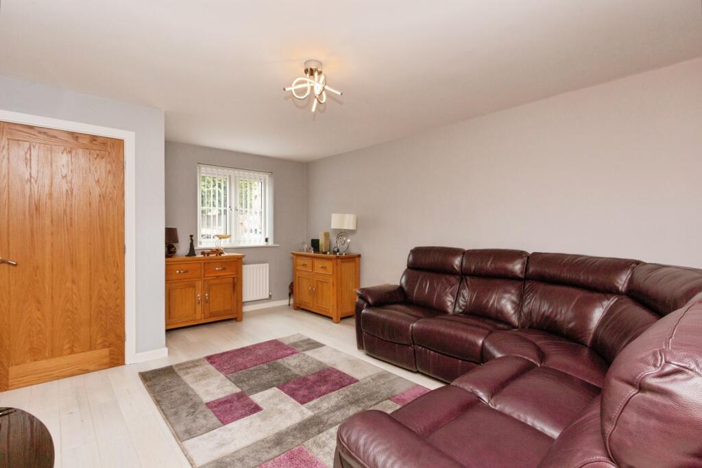 Wiltshire Crescent, Basingstoke, Hampshire, RG22 - View 5
