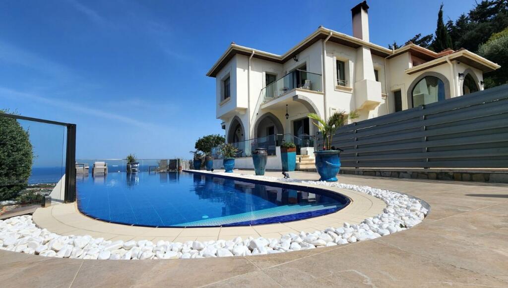 Main image of property: Karsiyaka