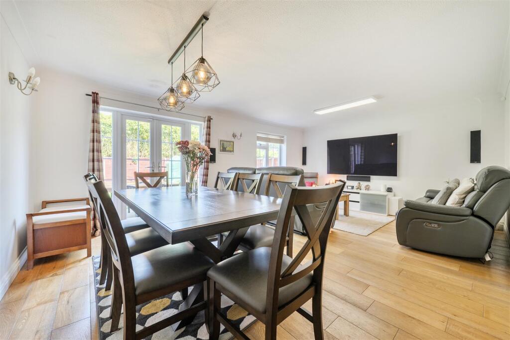 House in Sandhurst, College Town - View 5