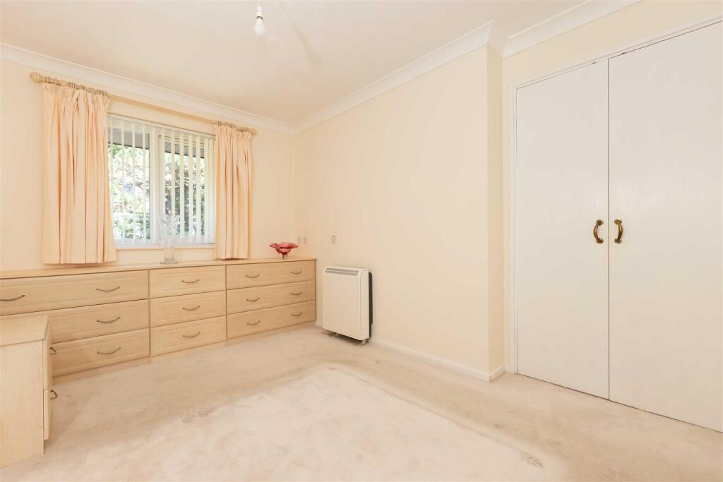 Apartment in Worthing, Salvington - More