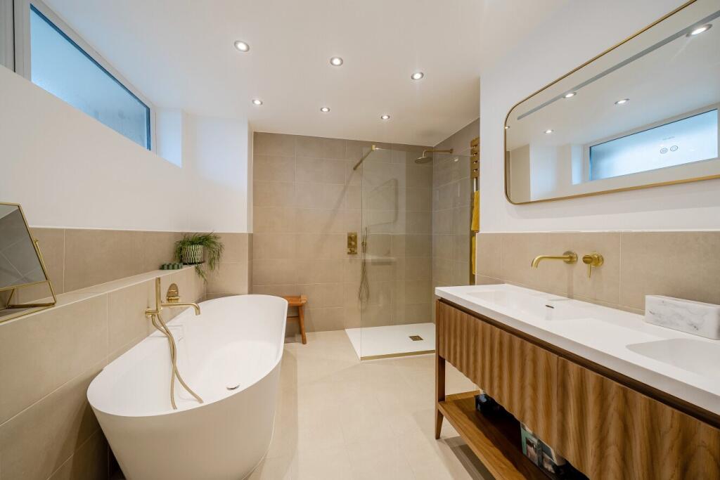 House in London - View 5
