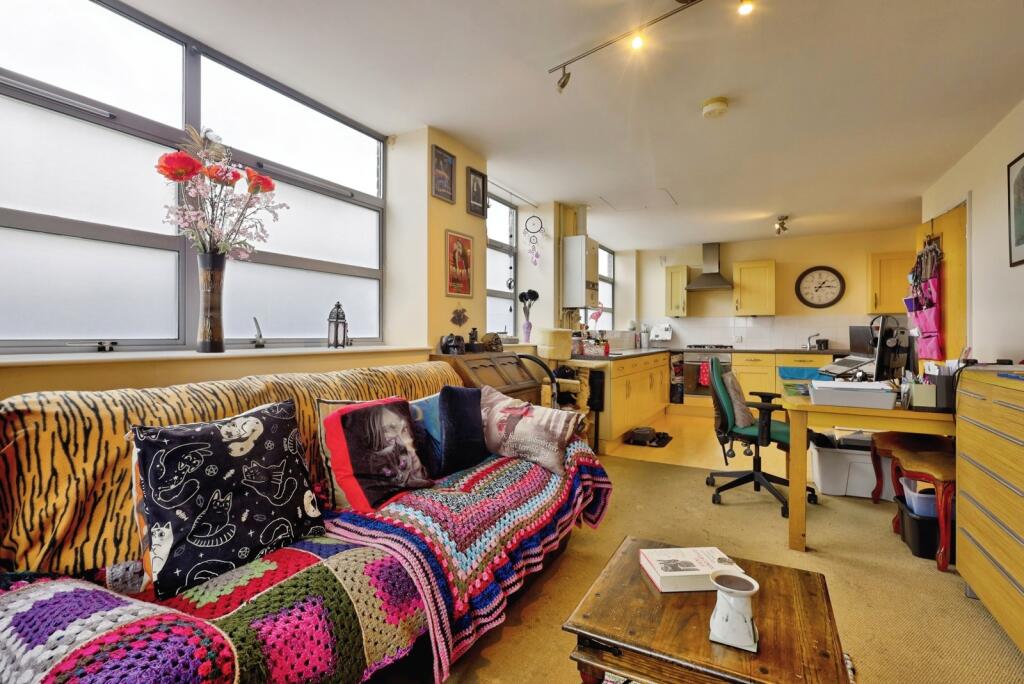 Apartment in Northampton, West Northamptonshire - View 2