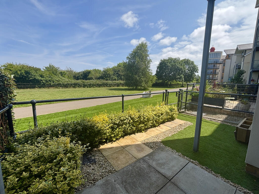3-bed flat on Kingfisher Road, Portishead, £339,950