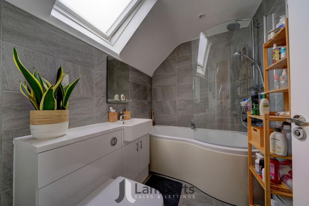 Alcester Road, Studley, B80 – další