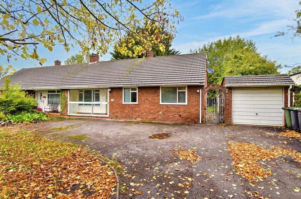 4-bed semi-detached on Garnetts, Takeley, £425,000