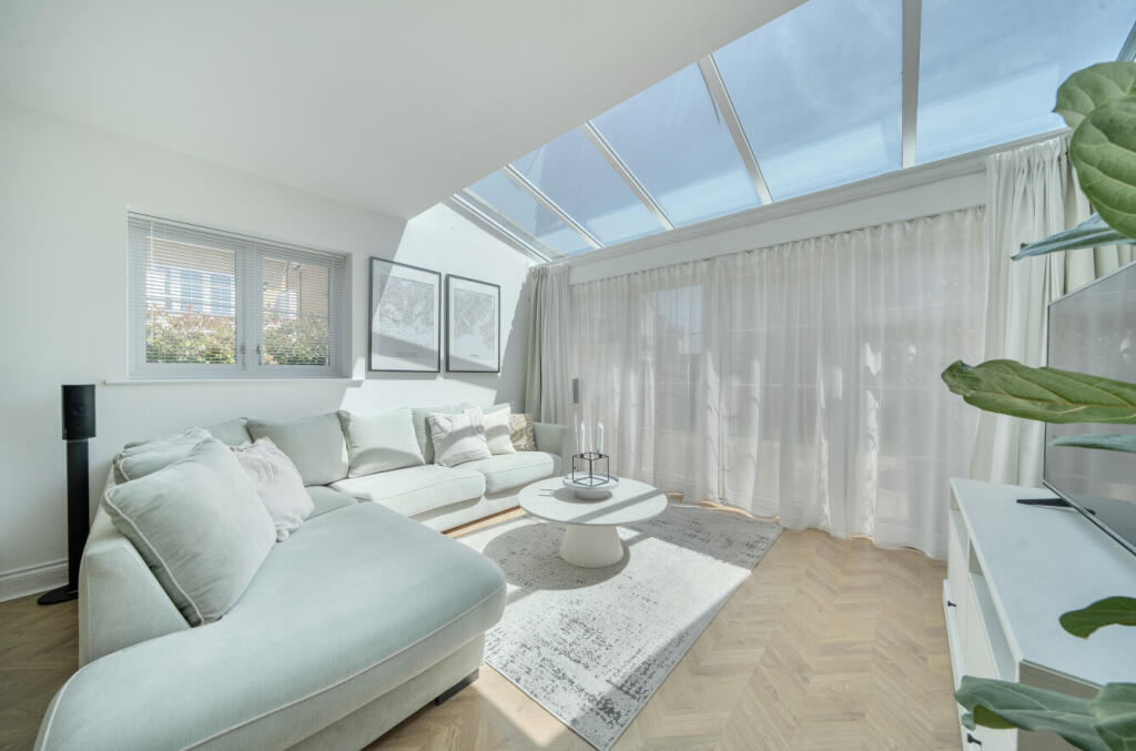 Harris Close, Orpington, BR5 - View 4