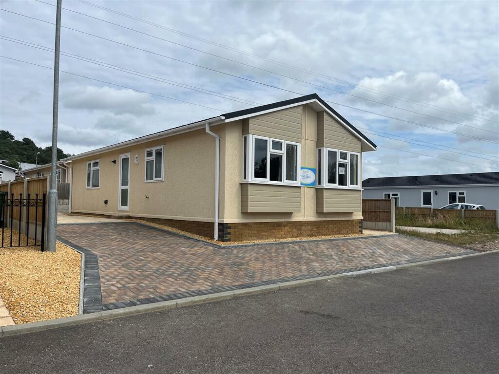 2-bed detached on Pont Pentre Park, Upper Boat, Pontypridd, £167,500