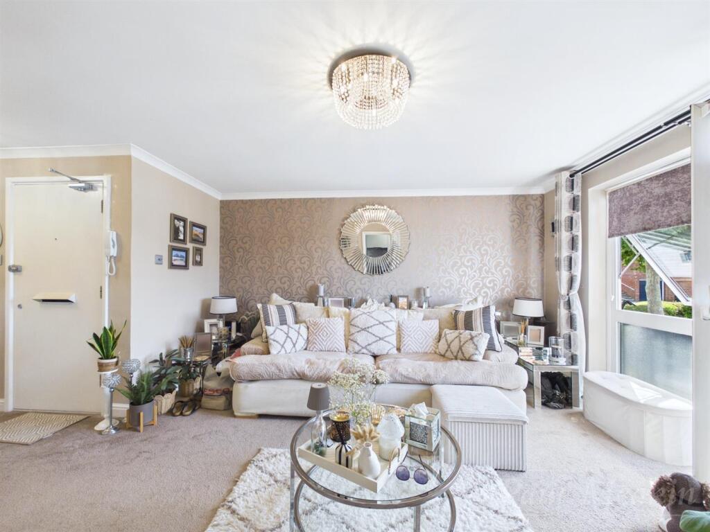 Apartment in Croydon - View 5
