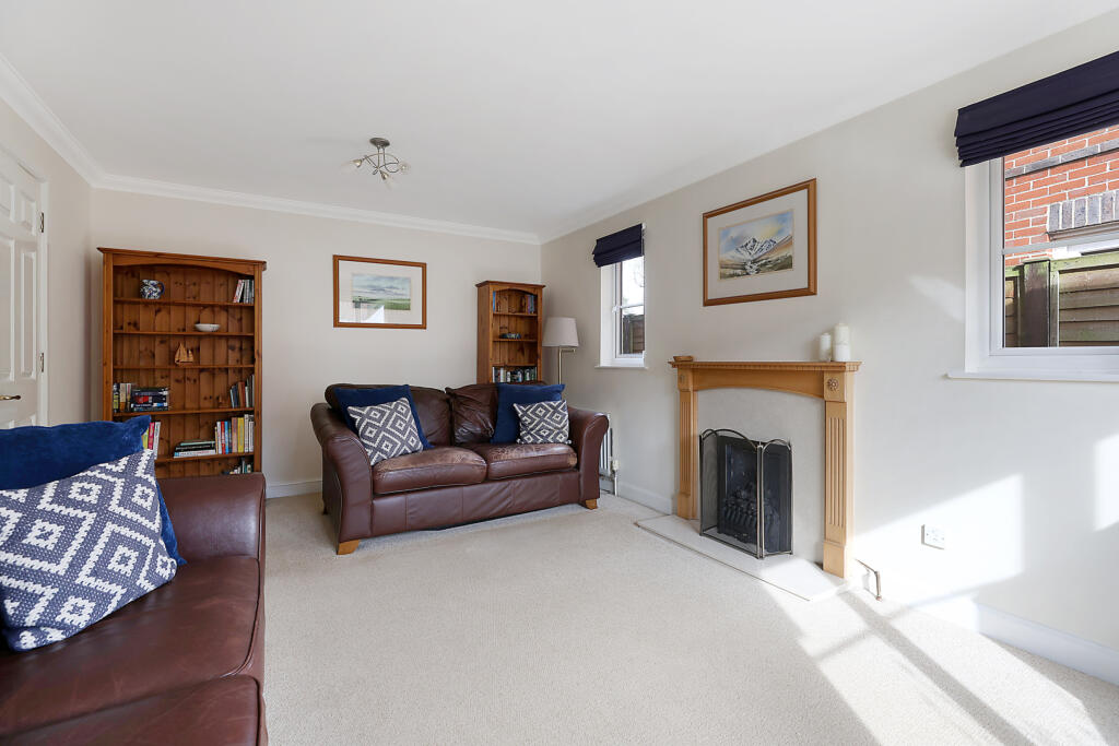 House in Reigate and Banstead, Meath Green, Horley - View 3