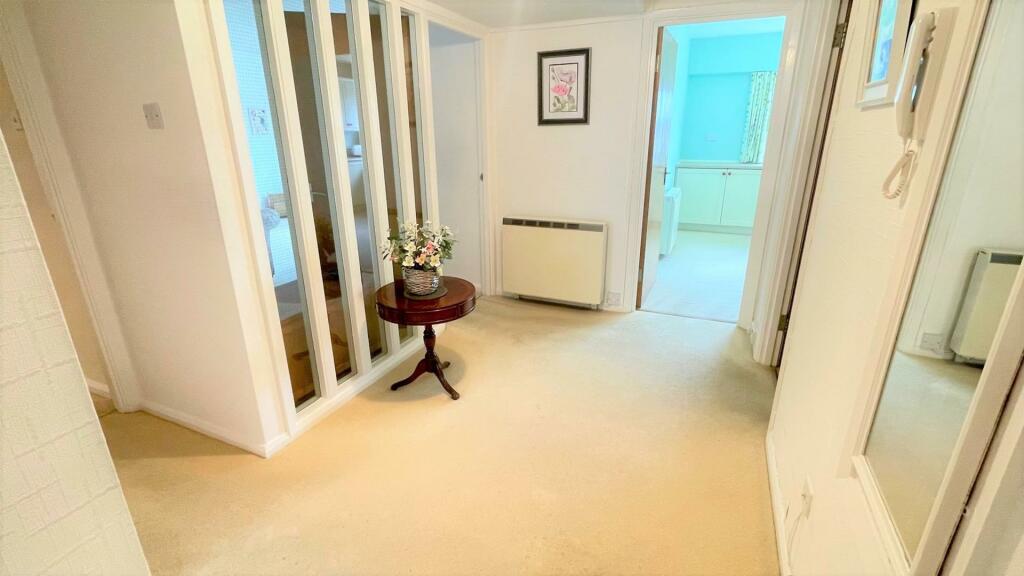 24, Garth Court photo 4