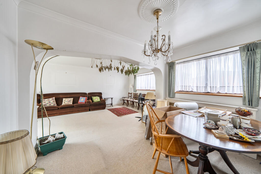 Apartment in London, Church End - View 4