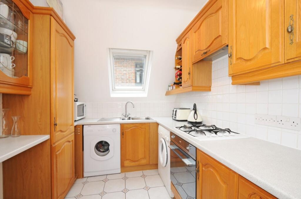 Apartment in London, Raynes Park - View 5