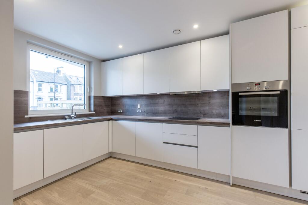 Main image of property: Flat 2 Sidcup House 12-18 Station Road