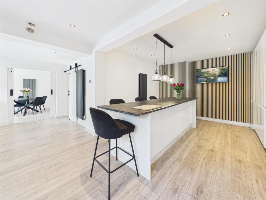 Overdown Road, Tilehurst, Reading – pohled 2