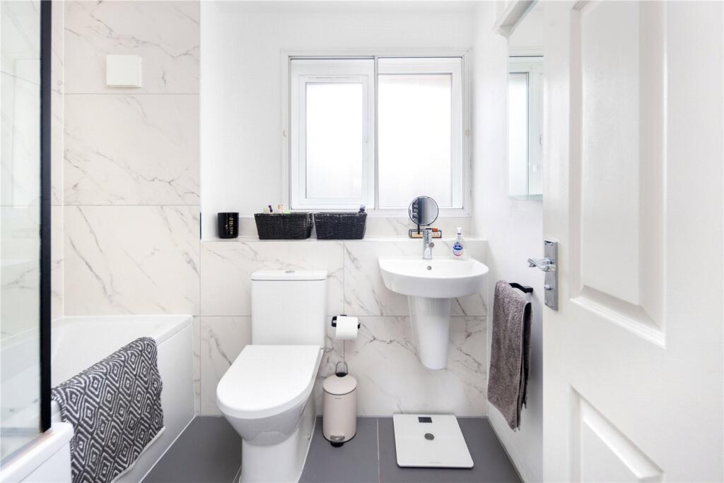 Apartment in London - More