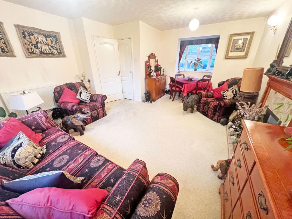 Foxglove Road, Hamilton, Leicester, Leicestershire, LE5 1TD photo 2