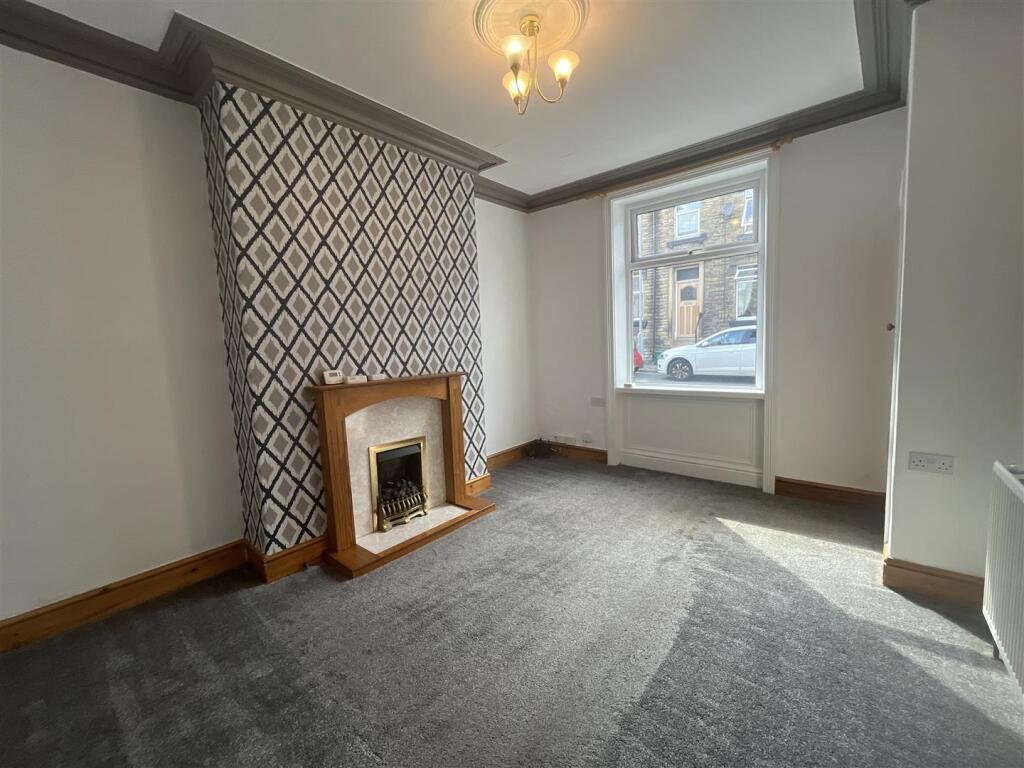 House in Calderdale, Bonegate, Thornhills - View 2