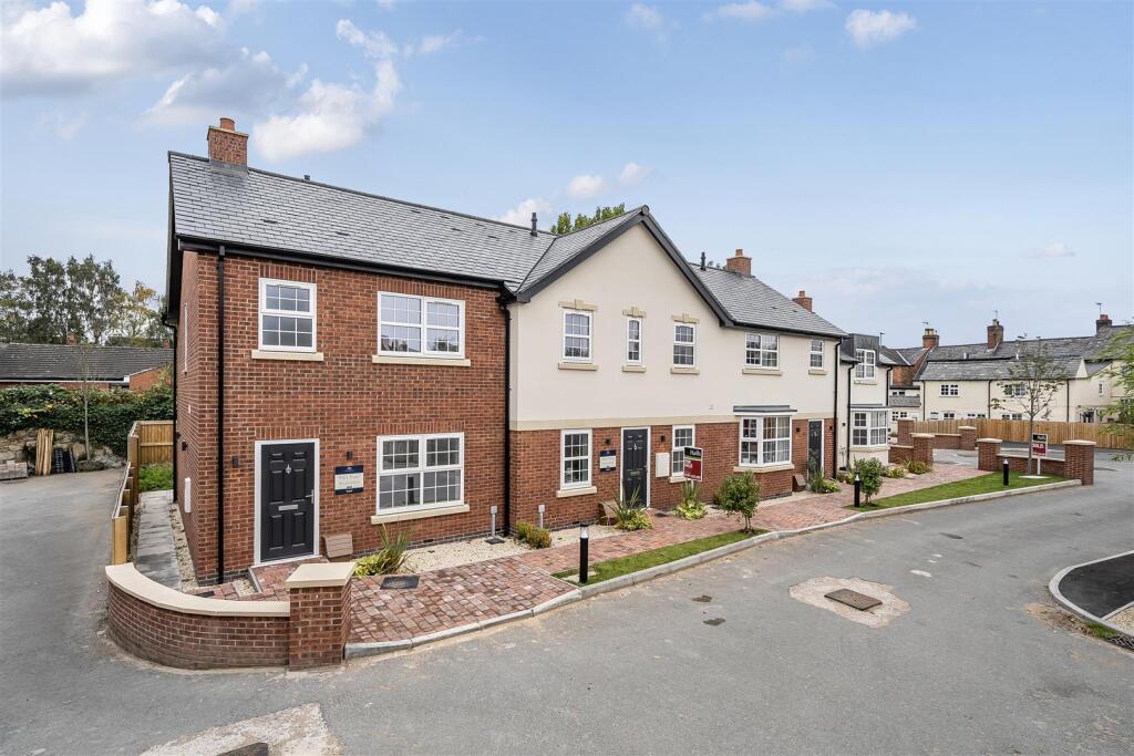 3-bed terraced on Orchard Close, Scotland Street, Ellesmere., £250,000
