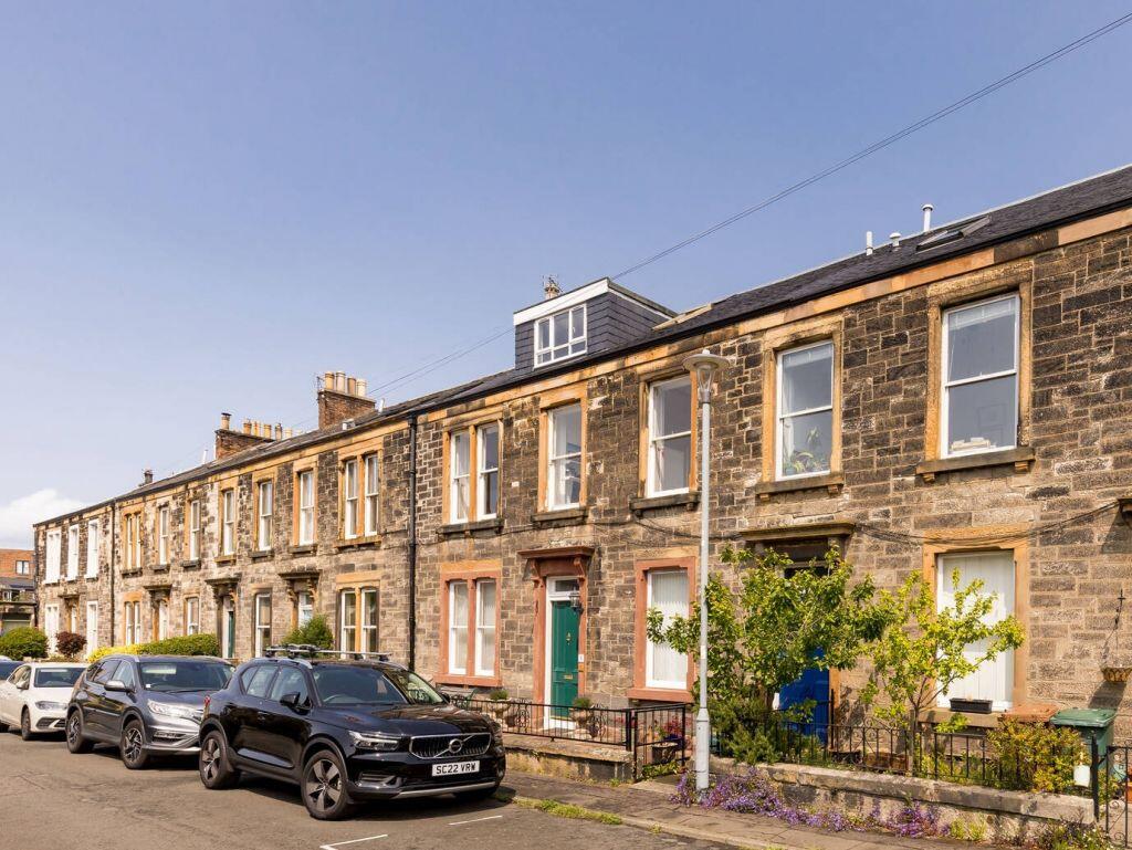 Main image of property: 4/1 Rosefield Street, Portobello EH15 1AY