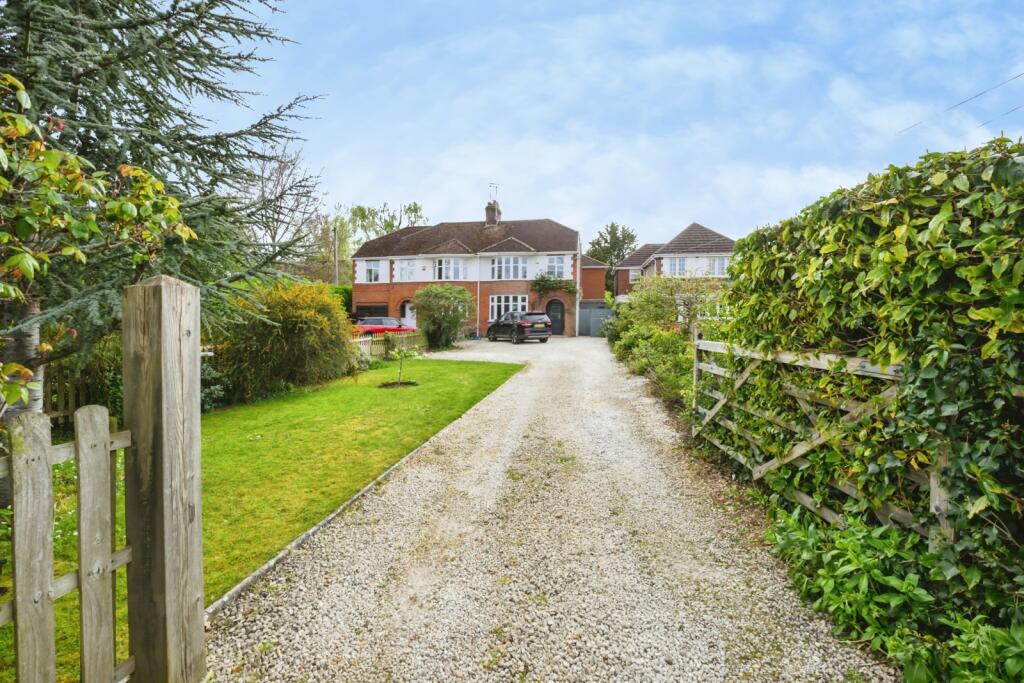 Main image of property: Lincoln Road, Glinton, Peterborough, Cambridgeshire, PE6