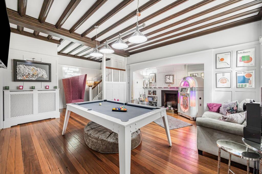 House in South Oxfordshire, Goring-on-Thames - More