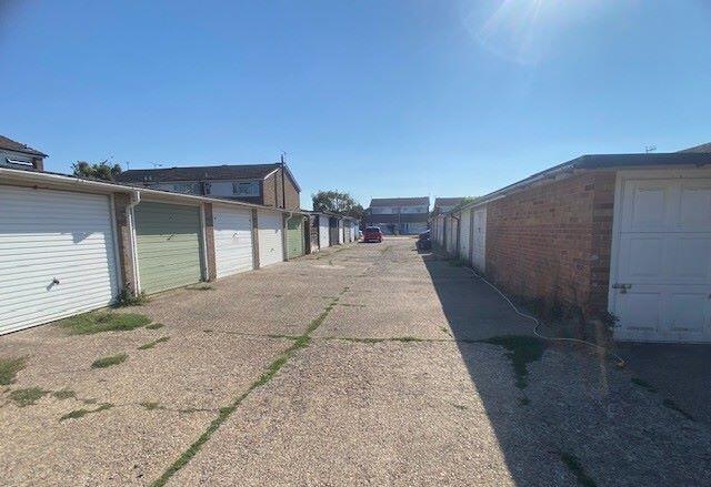 Garage 91 Greenacres Ring, Angmering, Littlehampton, West Sussex, BN16 4BS - View 4