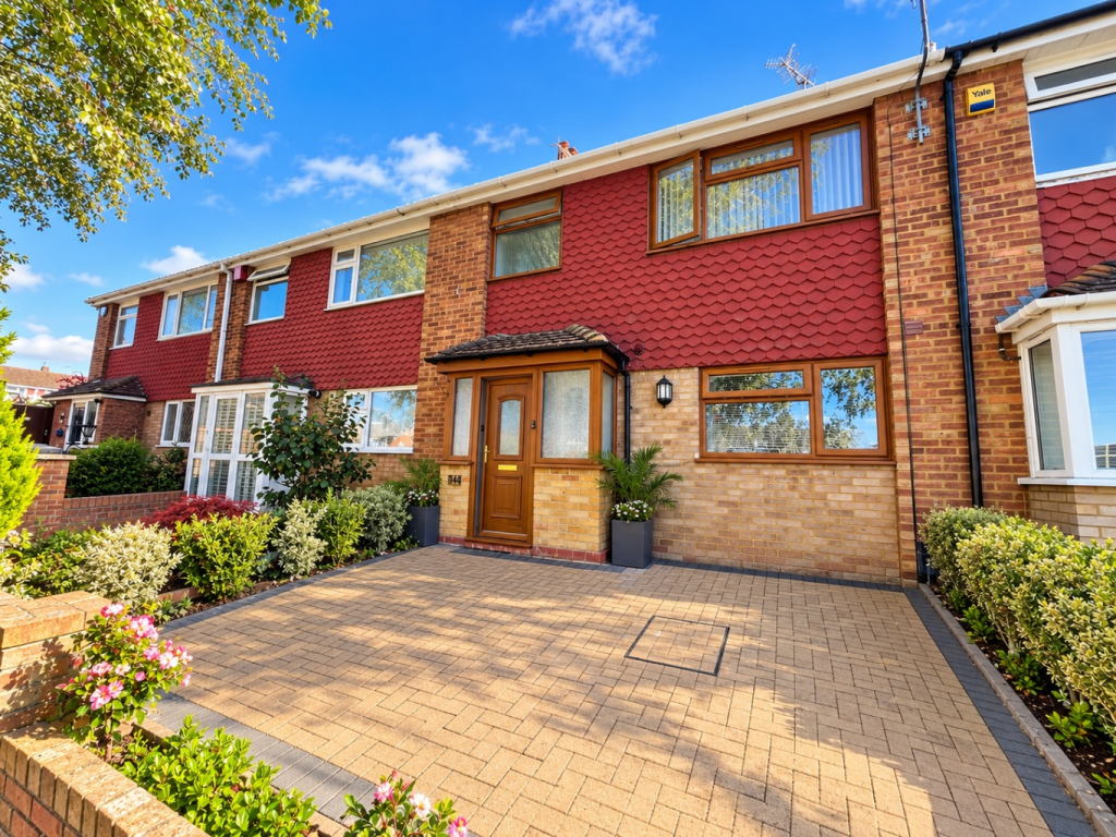 3-bed terraced on St. Olams Close, Luton, Bedfordshire, LU3 2LD, £325,000