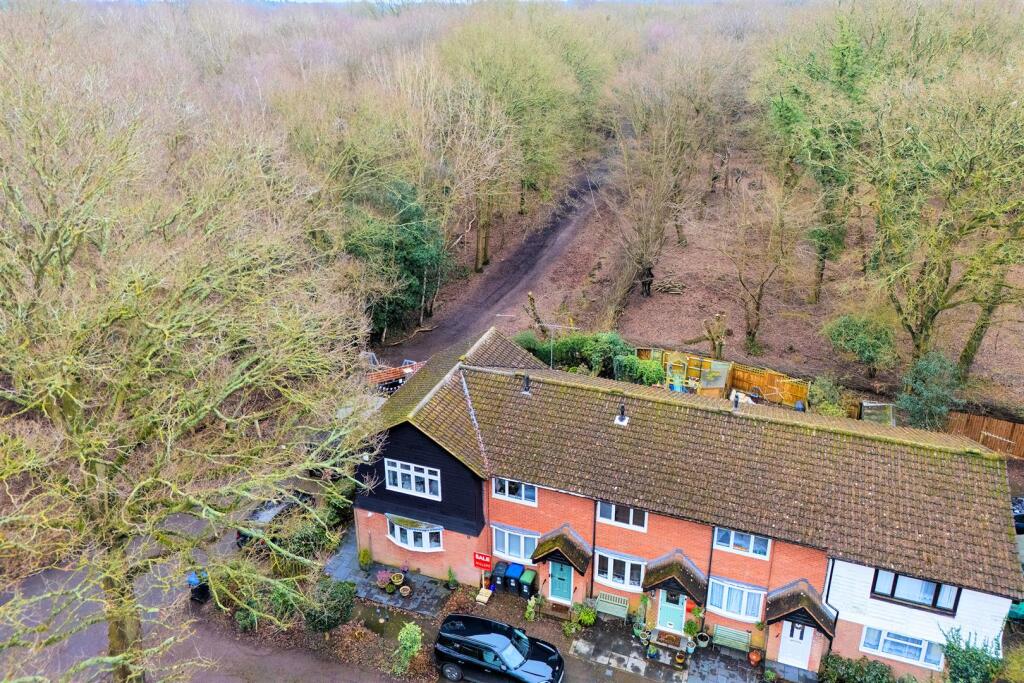 2-bed terraced on Garnon Mead, Coopersale, £400,000