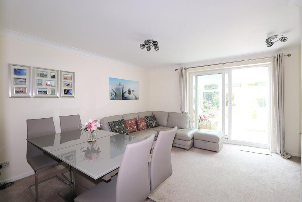 Long Beech Drive, Farnborough, GU14 photo 4