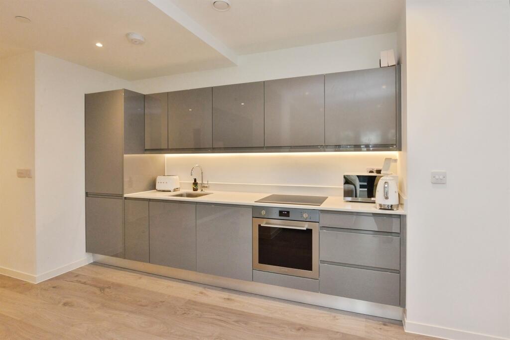 Apartment in Milton Keynes - View 4