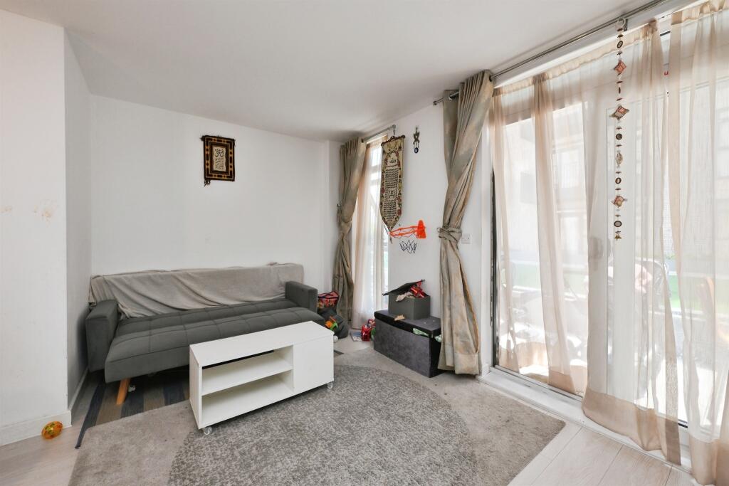 Apartment in Harlow, Essex - View 3