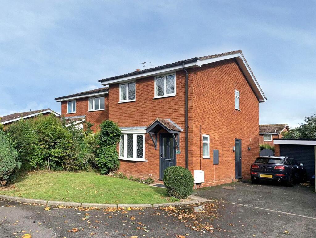 3-bed detached on Millbrook Drive, Shawbury, Shrewsbury, £270,000