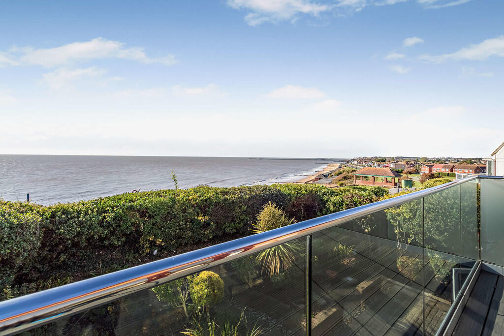 Naze Park Road, Walton On The Naze photo 3