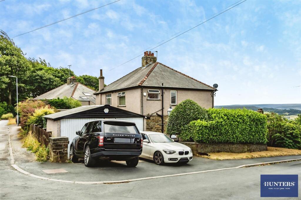 3-bed house on Westborough Drive, Halifax, £310,000