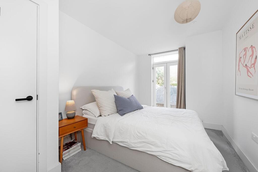 Apartment in London - View 5