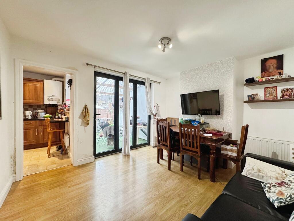 1-bed flat on Everton Drive, Stanmore, HA7, £275,000