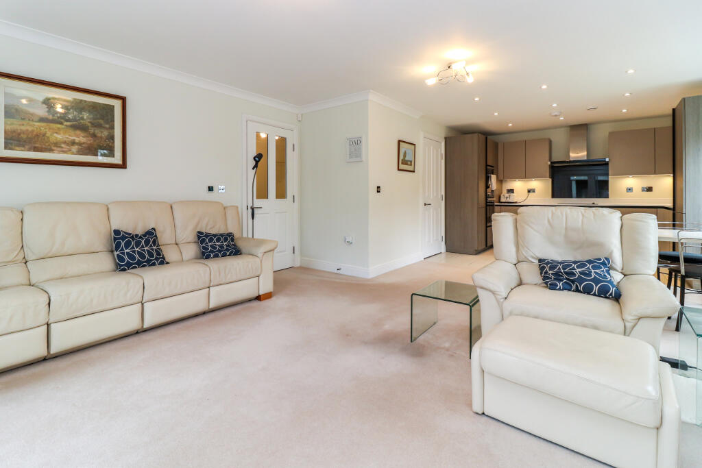 Apartment in Slough - View 2