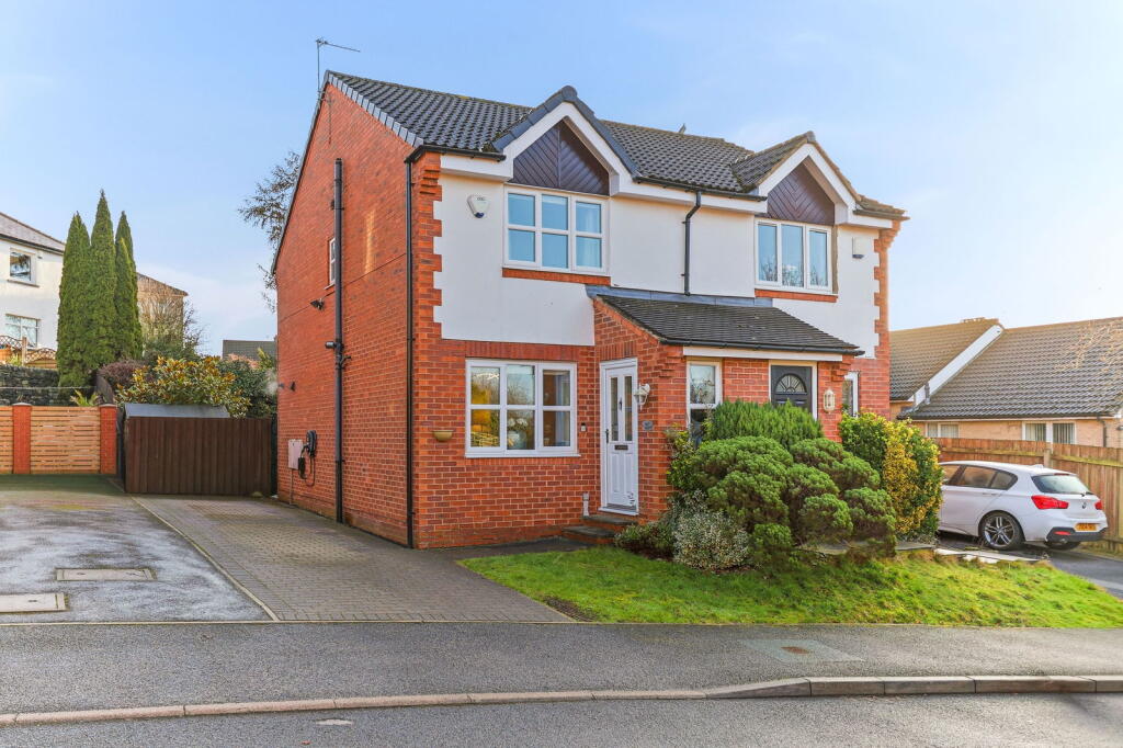 Main image of property: Parkland View, Yeadon, Leeds, LS19 7DZ