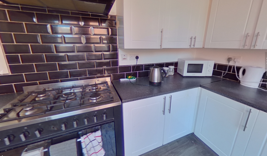 House in Leeds, Headingley Hill, Hyde Park - View 2