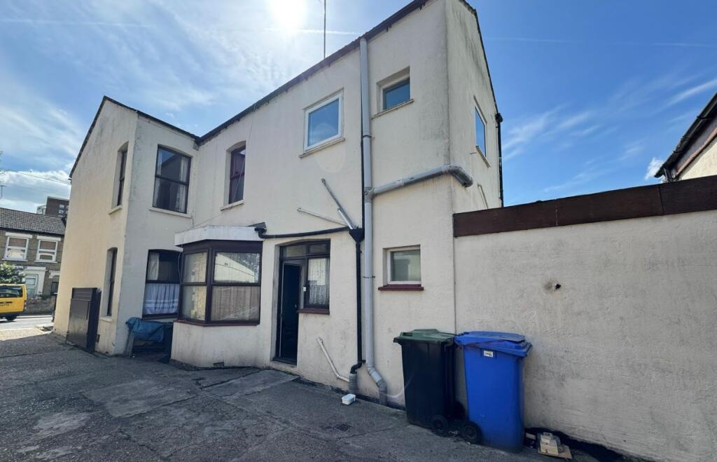 67 St. Anns Road, Southend-on-Sea, Essex, SS2 5AT photo 2