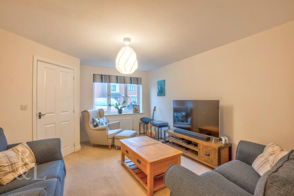House in Wolverhampton, West Midlands - View 4