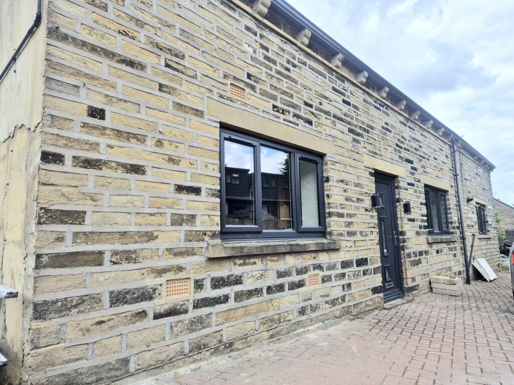 House in Calderdale, Bell Hall, King Cross - View 2